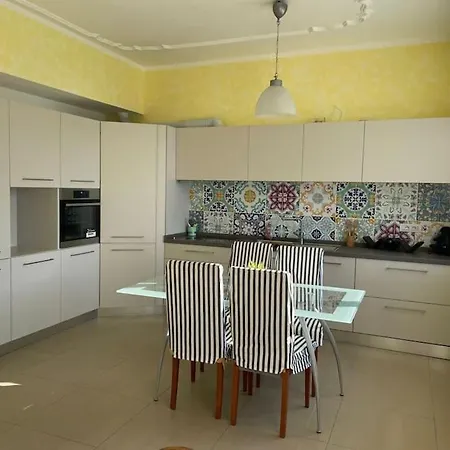 Ocean View With Fast Wi-fi And Elevator To Town Holiday home *
